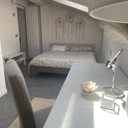 La Garconnierre Del Maggiore Apartment