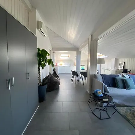 La Garconnierre Del Maggiore *