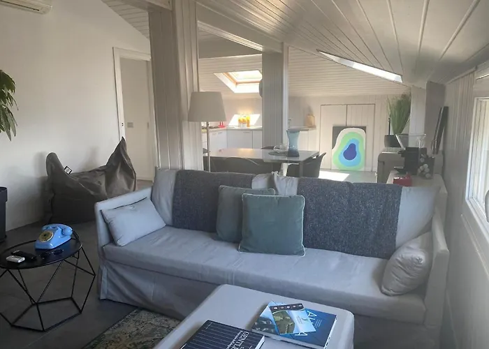 La Garçonniérre Del Maggiore *